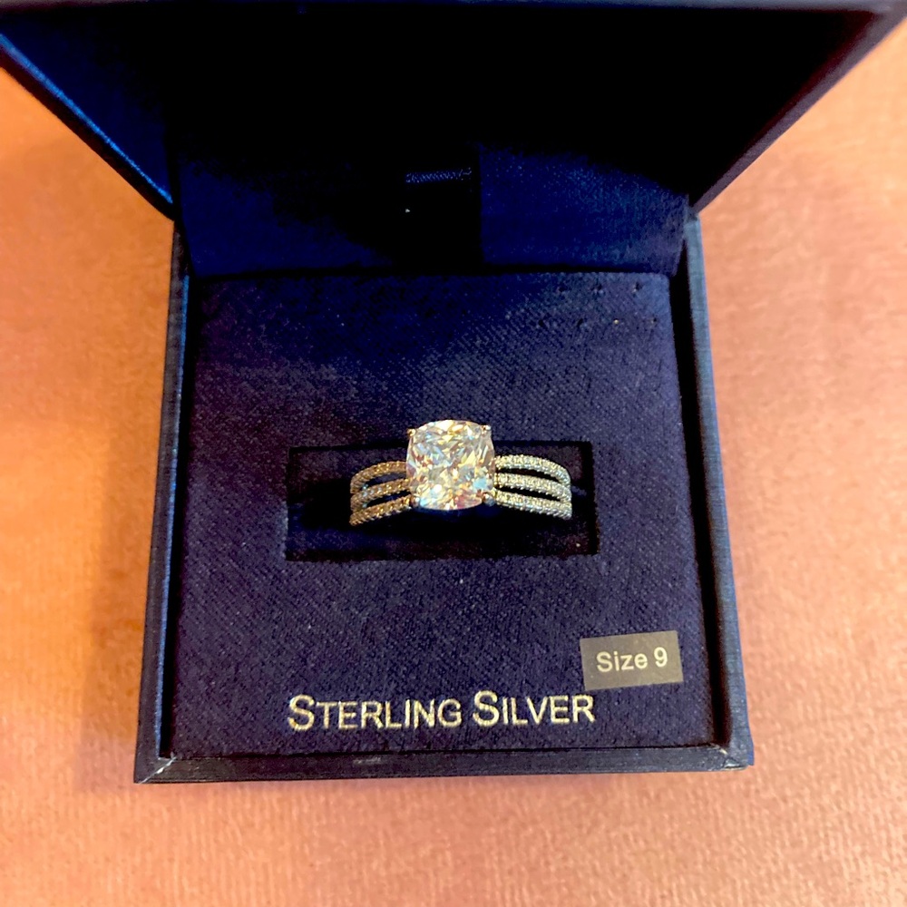 NEW Sterling Silver Women's Ring with Clear Stone